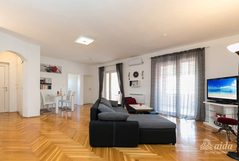 Apartment Vama